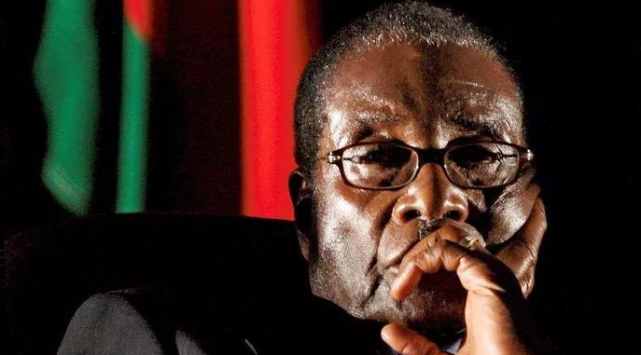 非洲长寿总统:90岁连任6届,搞出面值100万亿钞票,93岁被拉下台