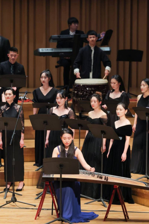 用音乐讲述最有温度的爱情故事 成都爱乐合唱团唱响"蓉城之秋"_腾讯