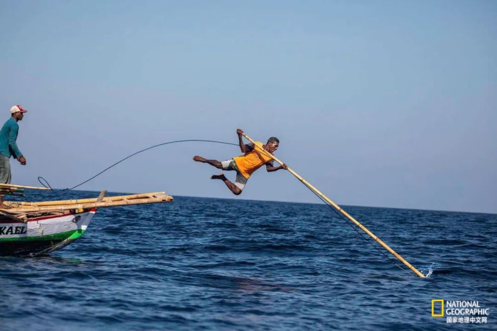 印尼最后的捕鲸人,该消失吗?