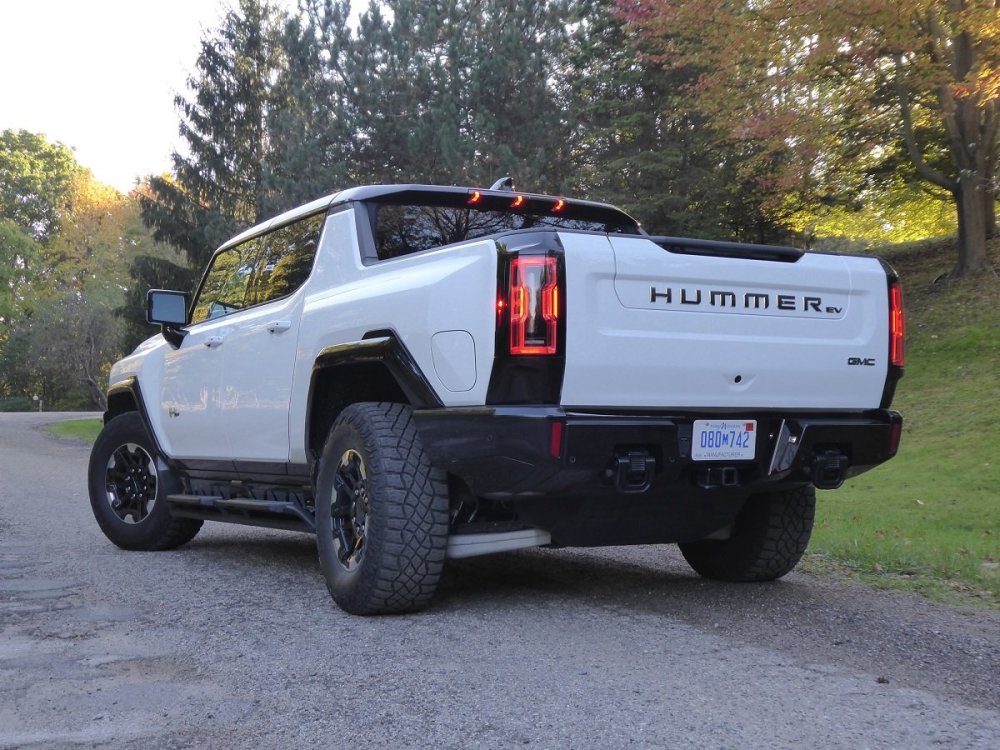 2022年通用gmc悍马电动皮卡评测复活的新式产物