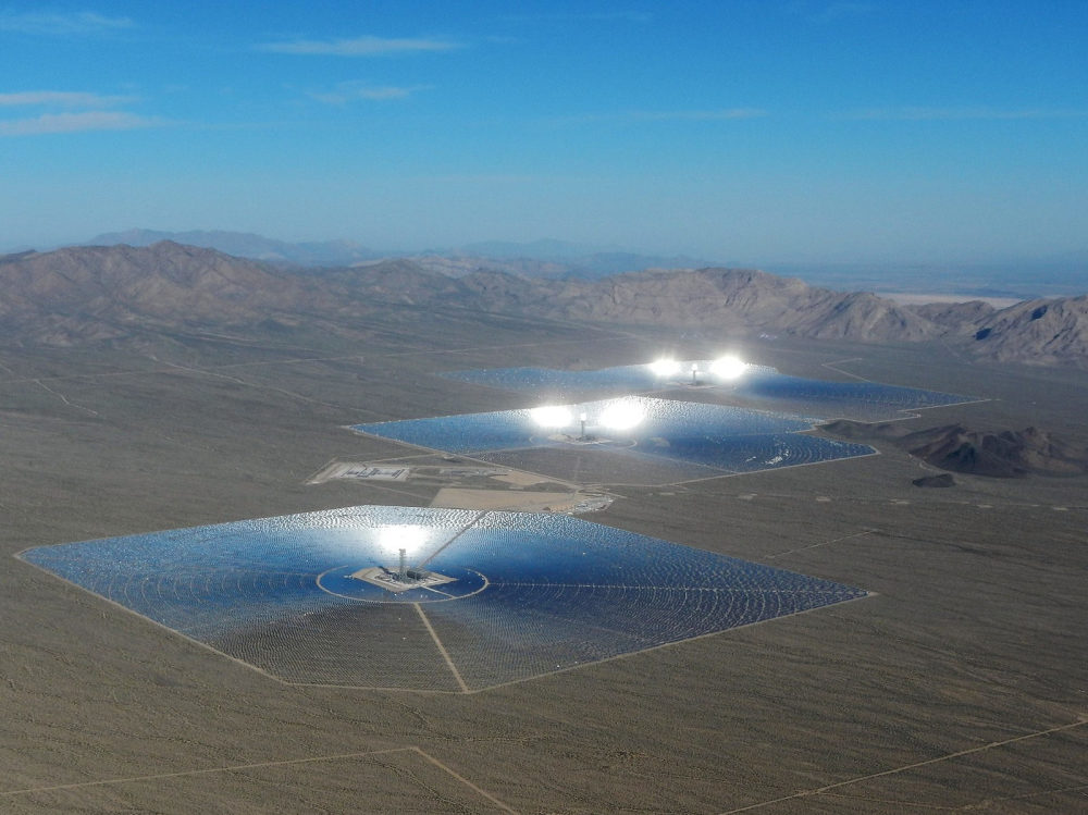 夜晚也可用太阳光发电聚光太阳能技术是什么它是如何工作的