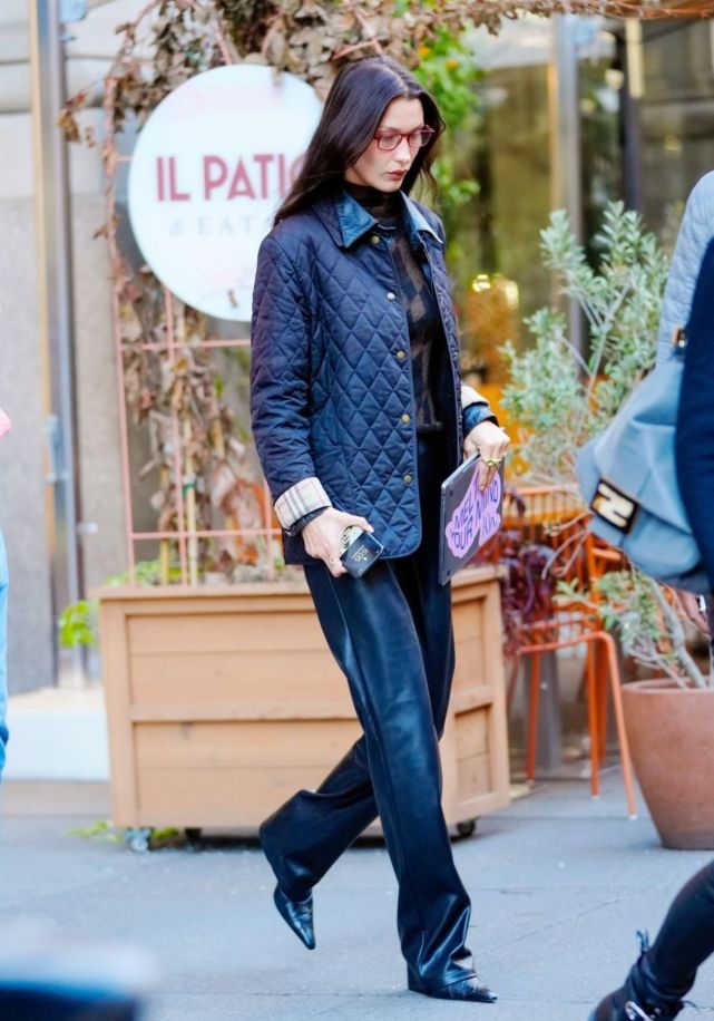 贝拉哈迪德复古穿搭太辣了一张街拍图艳杀四方全网都在学她