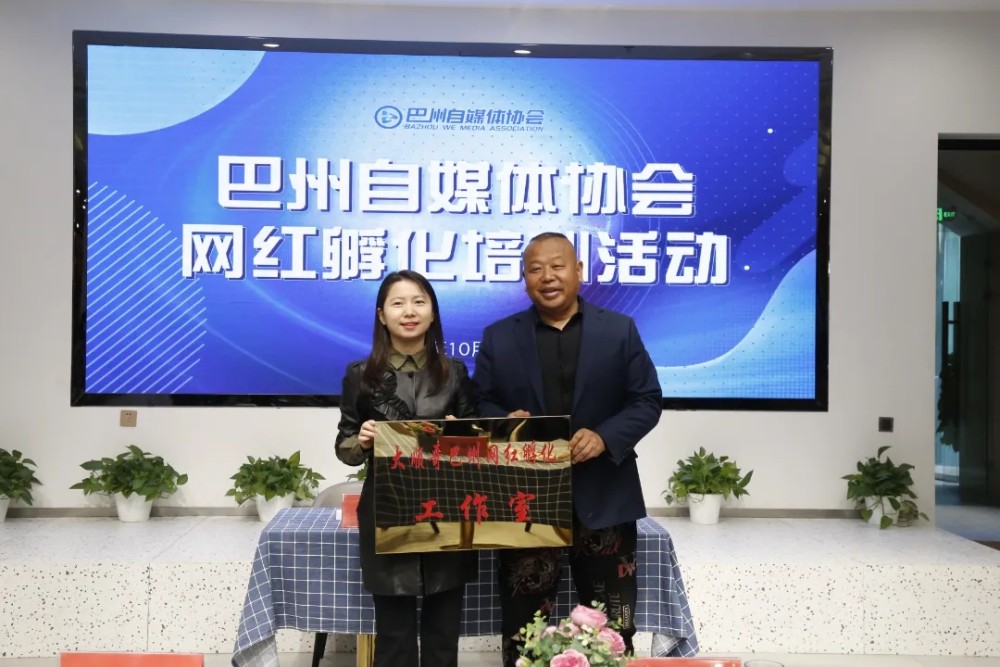 抖音粉丝600万的巴州本土网红回库尔勒啦