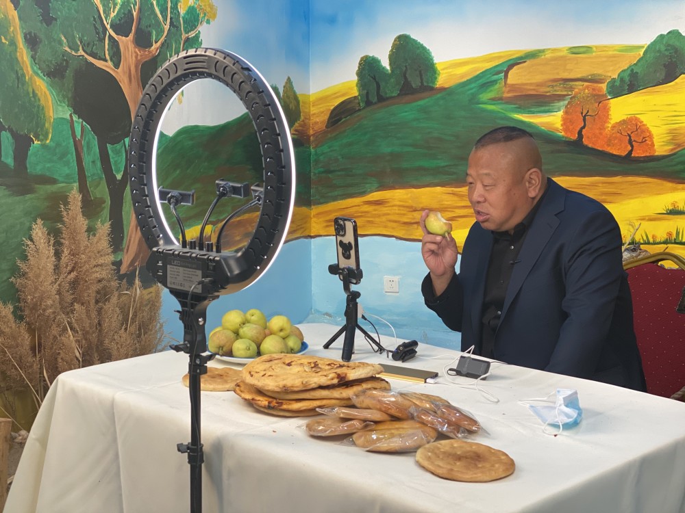 抖音粉丝600万的巴州本土网红回库尔勒啦