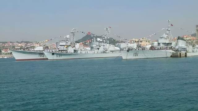 105济南舰是051型驱逐舰首舰也是第一艘能起降直升机的驱逐舰