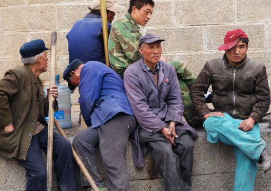 起工作他们更加害怕的是没有工作确实,劳务市场这个群体他们都是短工