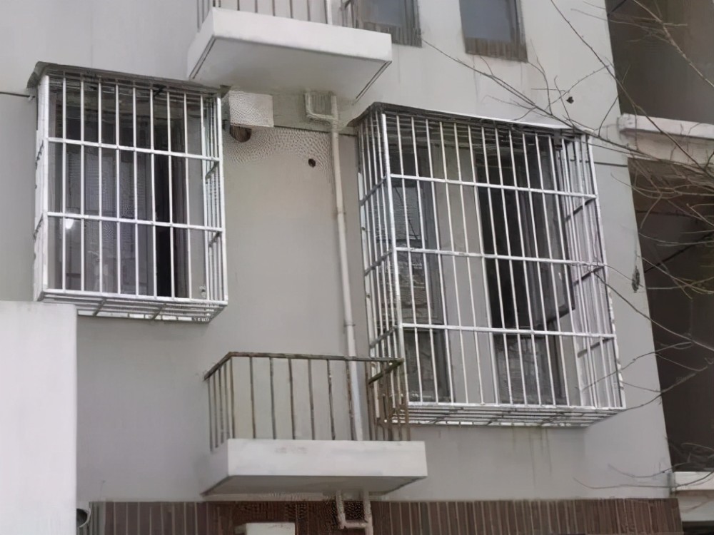 别再装"鸟笼式"防盗窗,现在流行这样装,安全防盗不挡光!