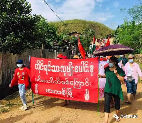 克钦邦帕敢镇部分群众举行拥护kia,pdf,nug的游行活动