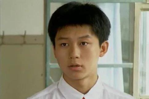 "大黑牛"李晨究竟有多牛?别人谈恋爱花钱,他一块石头就搞定