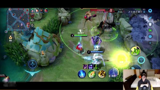 除此之外,许多网友们都知道井川里予之前很喜欢王者荣耀这款游戏,经常