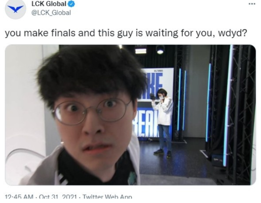 昨日比赛结束后,showmaker对着摄像头上嘴脸的凶狠表情