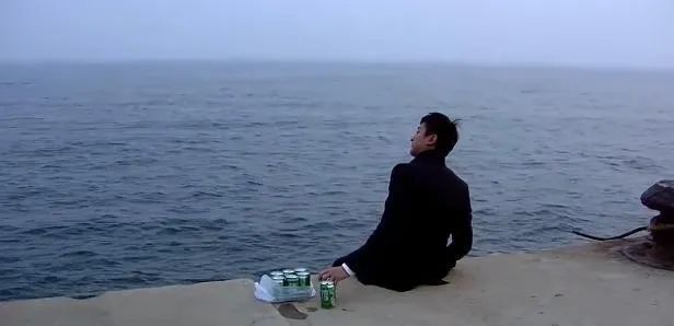 引爆了舱中没有安装引信的深水炸弹,瞬间160舰的弹药库发生剧烈爆炸