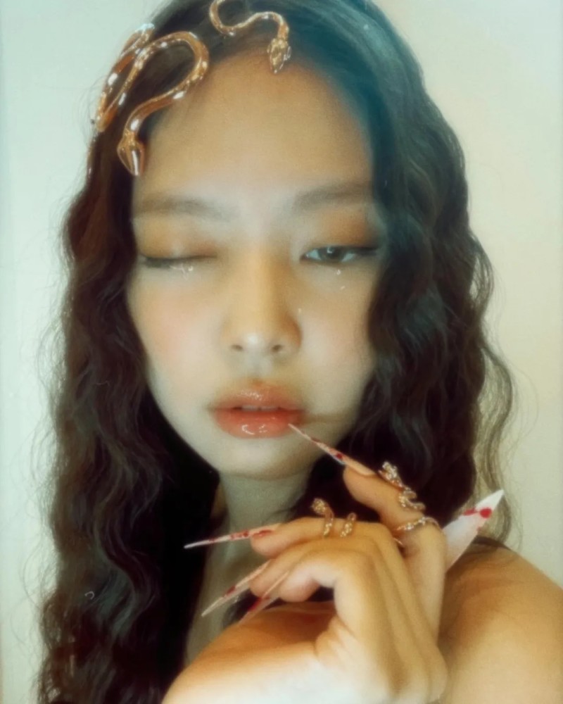 金智妮新鲜美图之小蛇卷发妮,好有个性啊!