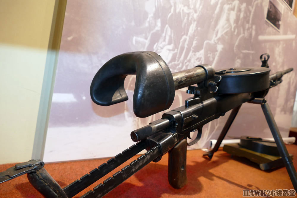 细看捷格加廖夫dtm坦克机枪配备瞄准镜中国55式机枪的原型