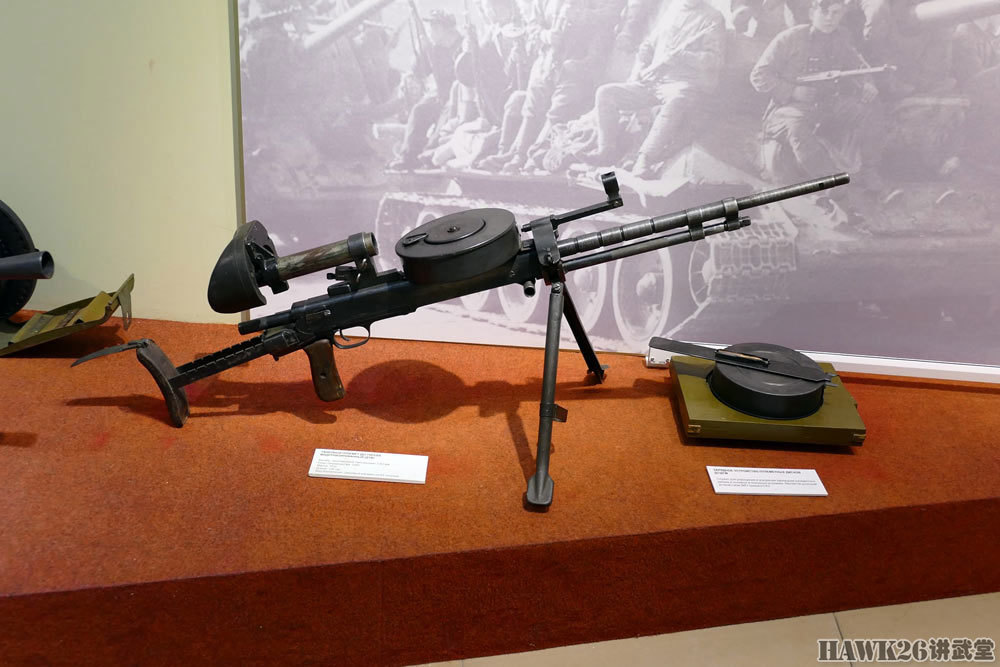 细看捷格加廖夫dtm坦克机枪配备瞄准镜中国55式机枪的原型