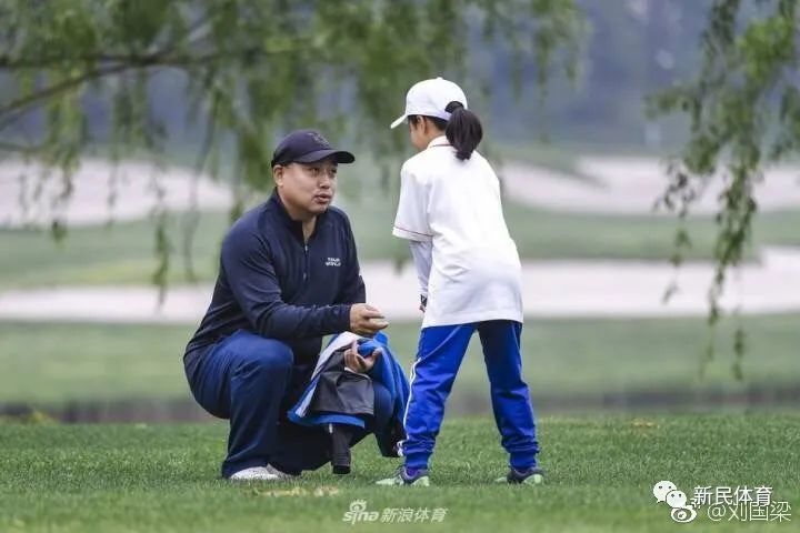 描写学校的英文句子带翻译湖南省球学中国出口开户担心依赖于高尔夫