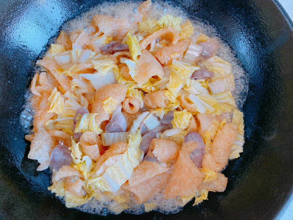 猪皮这样做太香了加点白菜吸饱汤汁咸香入味爽滑劲道超下饭