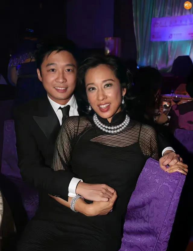 香港豪门霍家三个儿媳,虽然名字都是叠字,待遇却大不相同