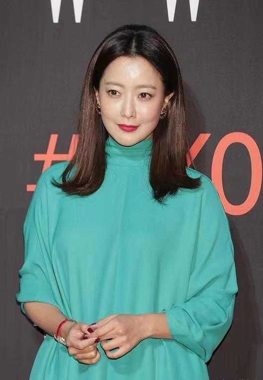 金喜善的气质名不虚传一块绿布穿出高级范不愧是第一美女