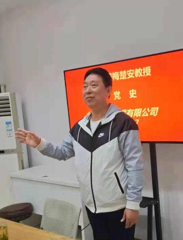 艺术家梅楚安走进企业讲党史