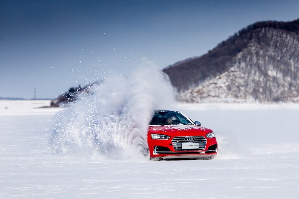 你只管滑剩下交给quattro冬季和一汽大众奥迪一起燃情冰雪