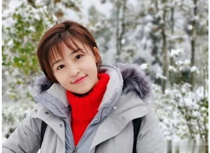 杨茗茗离开央视做直播被嘲低级本人回应争议为病母拼命工作