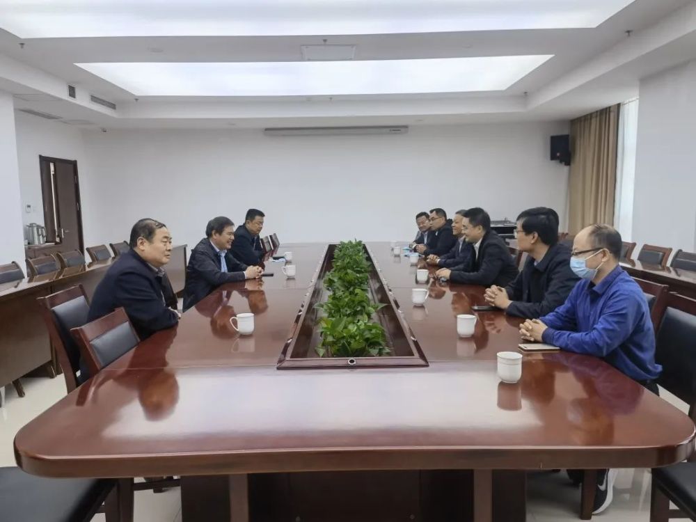 在座谈会上,孙玉新同志,董盛龙同志分别就临港区和诸城市的双方基本