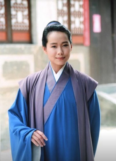 58岁许仙叶童晒近况吃路边摊性格开朗又随和