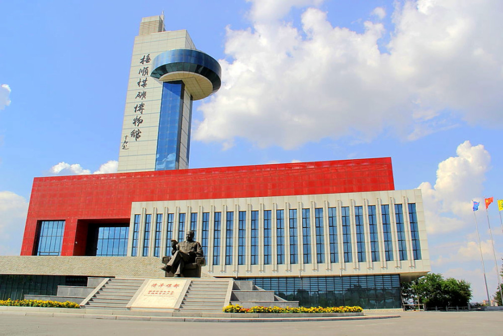 撫順煤礦博物館撫順煤田的啟示煤炭,石油,天然氣都是大自然給予我們的