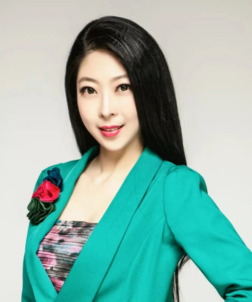 曾在沈阳大学音乐厅举办张培培"守望"个人独唱音乐会;获得第一届,第二