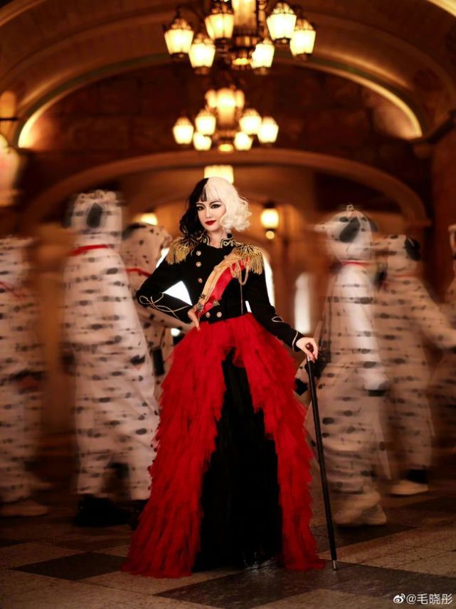 迪士尼编外人员毛晓彤cosplay库伊拉造型,和星黛露小可爱反差萌