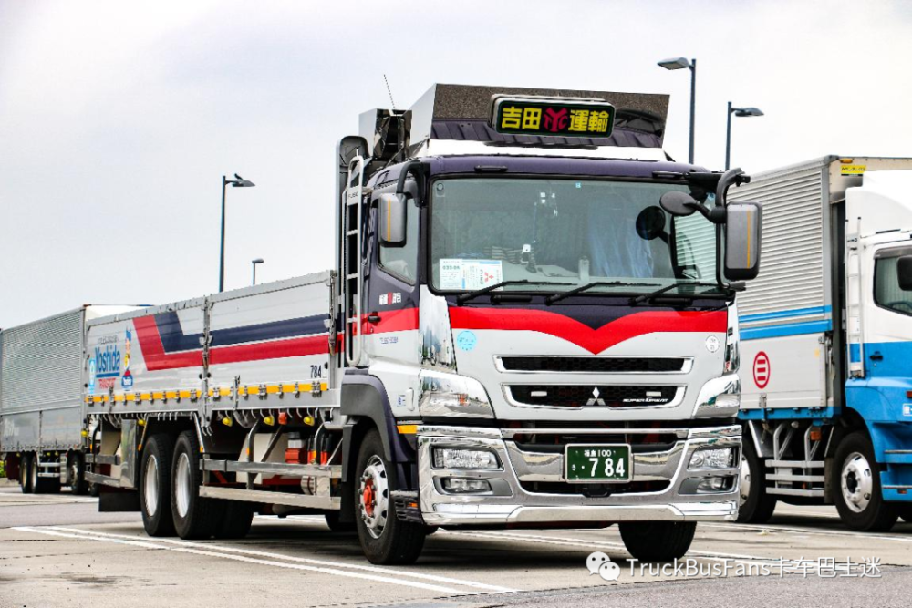日本东京-大阪高速公路服务区卡车随拍_腾讯新闻