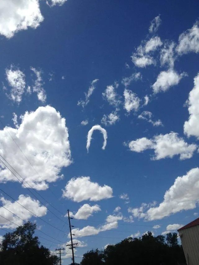 就可能会形成马蹄涡云或是涡旋上弧处的水汽充分冷却再遇到上升的积云