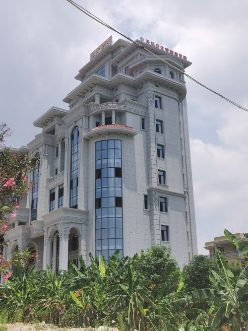 福建莆田仙游一村内现13层违建高楼曾被多次投诉曝光却一直未处理