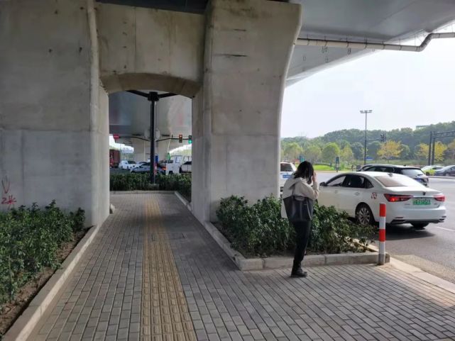 据悉,龙东高架路通车以来,地面龙东大道的金科路,金桥路,张东路三个