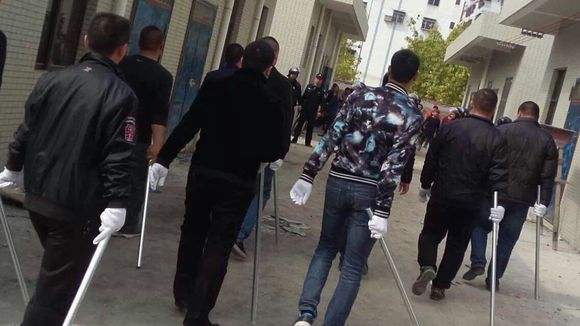 赵元良做的第一件事就是重组"青龙帮",除了"原班人马"之外,赵元良凭借