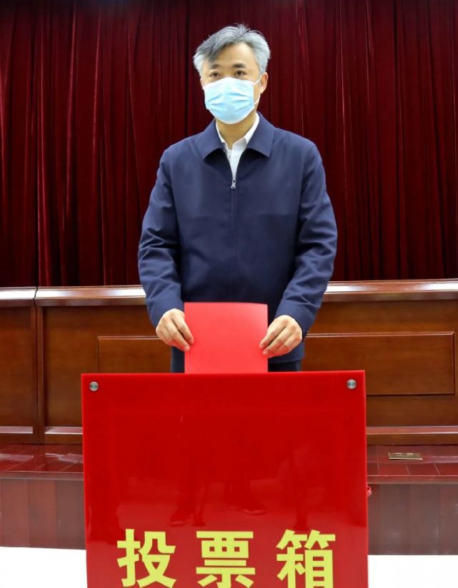 委副书记李春等区级领导同志以普通选民身份,在杨村街道选区参加武清