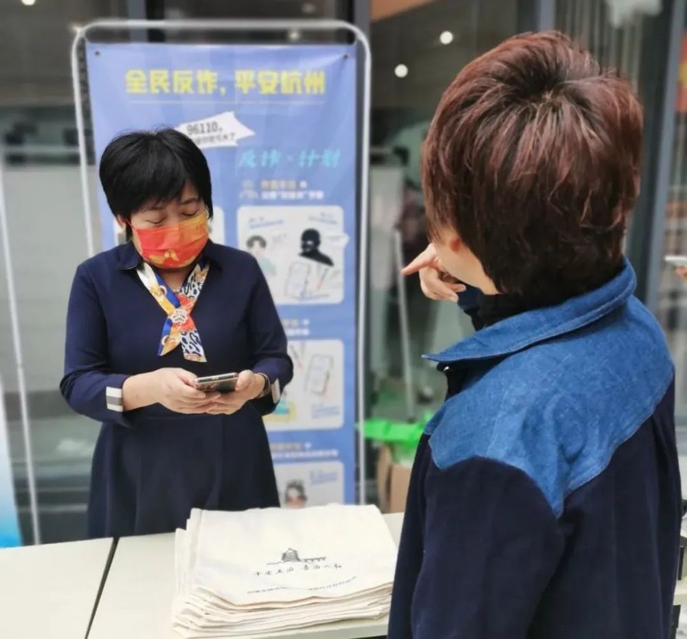 金秋时节,给大家送福利啦!杭城这档亲民节目开启进社区公益大行动