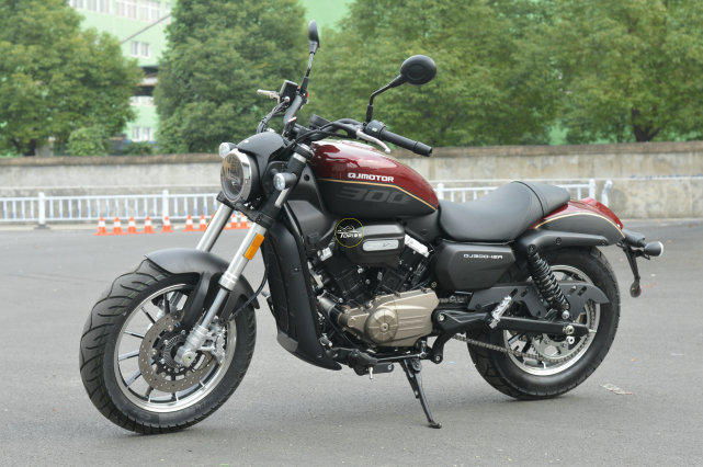 国产同级最轻bobber巡航 qjmotor闪300s到店实拍