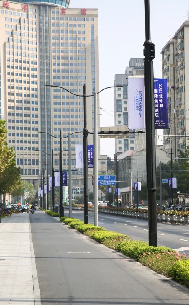 快看本市这些道路挂满道旗喜迎盛宴