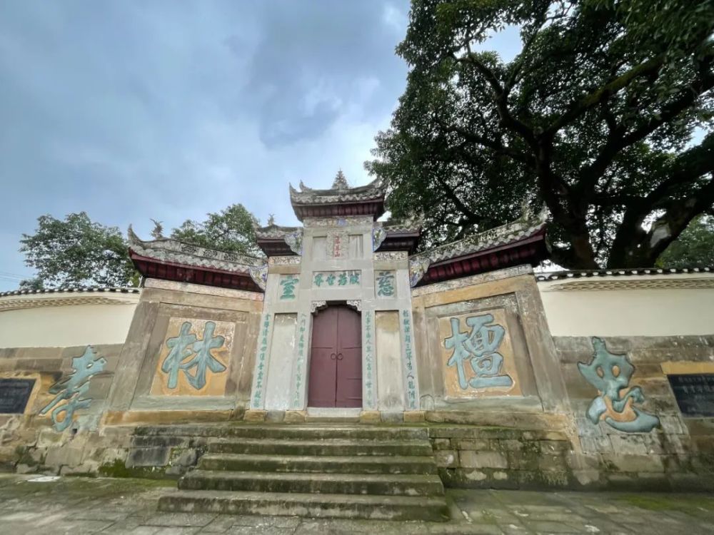 古聖寺,位於合川區草街鎮古聖村境內的鳳凰山上.