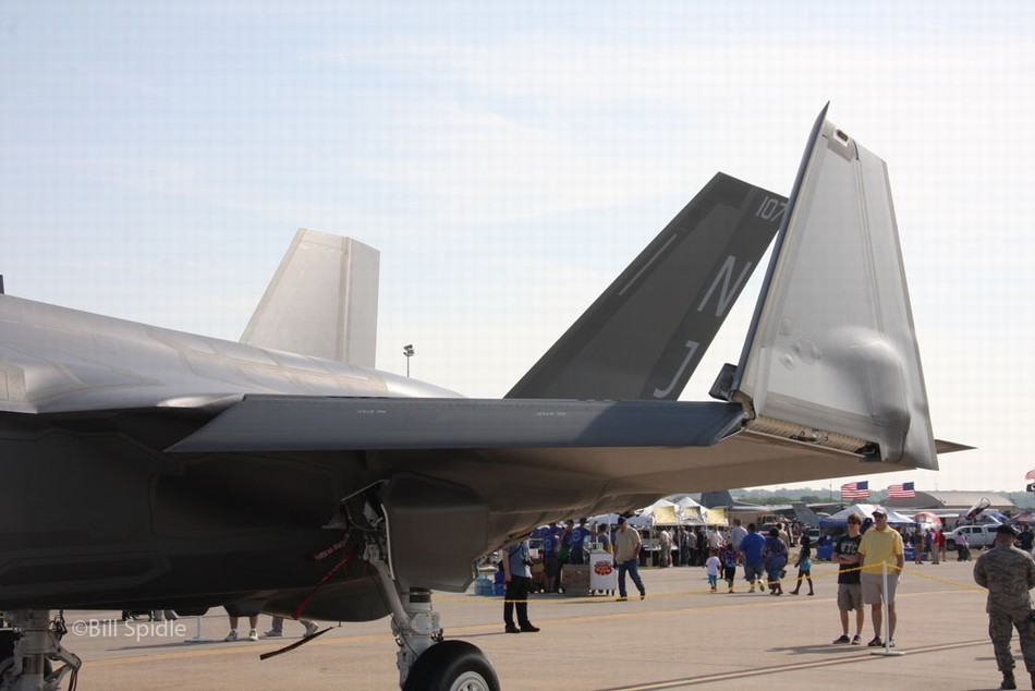 隐身战机上舰有多难f35c机翼折叠细节满分里面藏着魔鬼