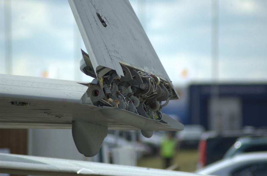 隐身战机上舰有多难f35c机翼折叠细节满分里面藏着魔鬼