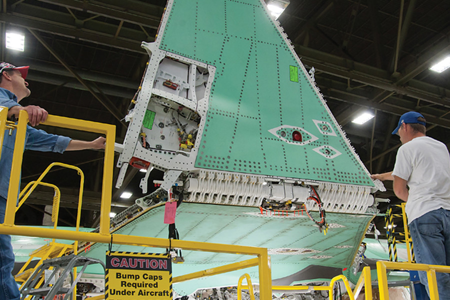 隐身战机上舰有多难f35c机翼折叠细节满分里面藏着魔鬼