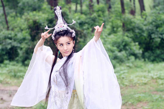 邓婵玉,高兰英邓婵玉是商朝大将军邓九公之女,曾与其父助纣为虐,后来