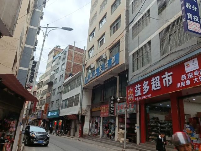 新建房屋,位于彝良县角奎镇塘房街"素简儿童摄影"3楼,3室1厅1厨1卫