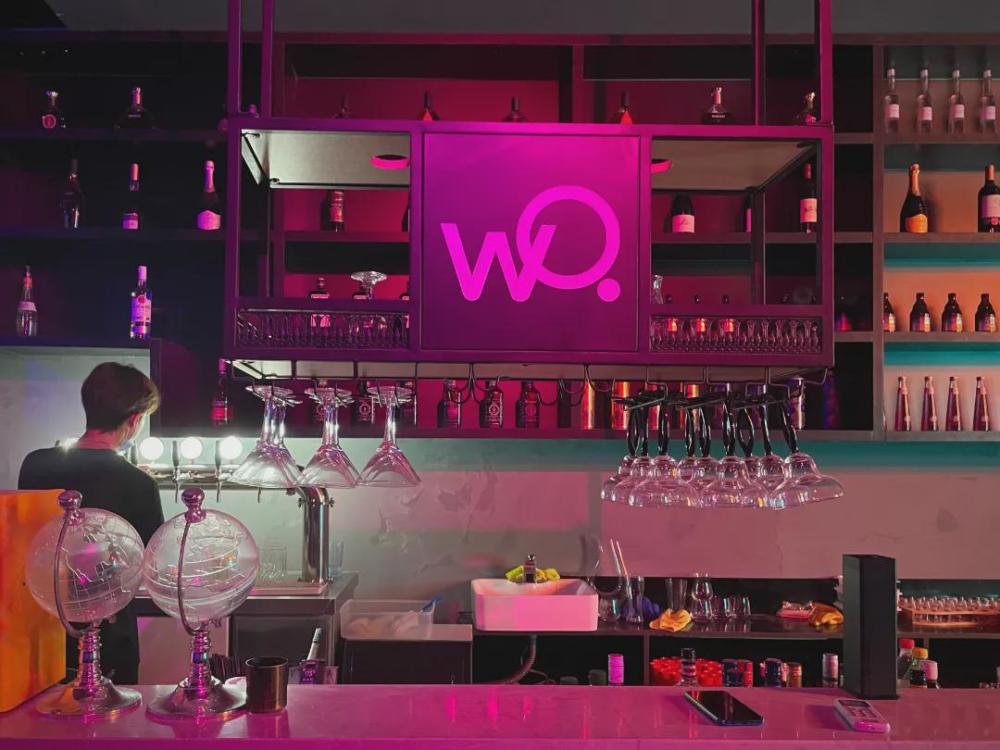 wo酒社坐落在鹿城区时代海景b幢,把live的热情奔放全部空运过来了