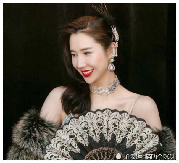 董花花风波之后首开评论获夸奖,隔壁张大奕讨伐平台却