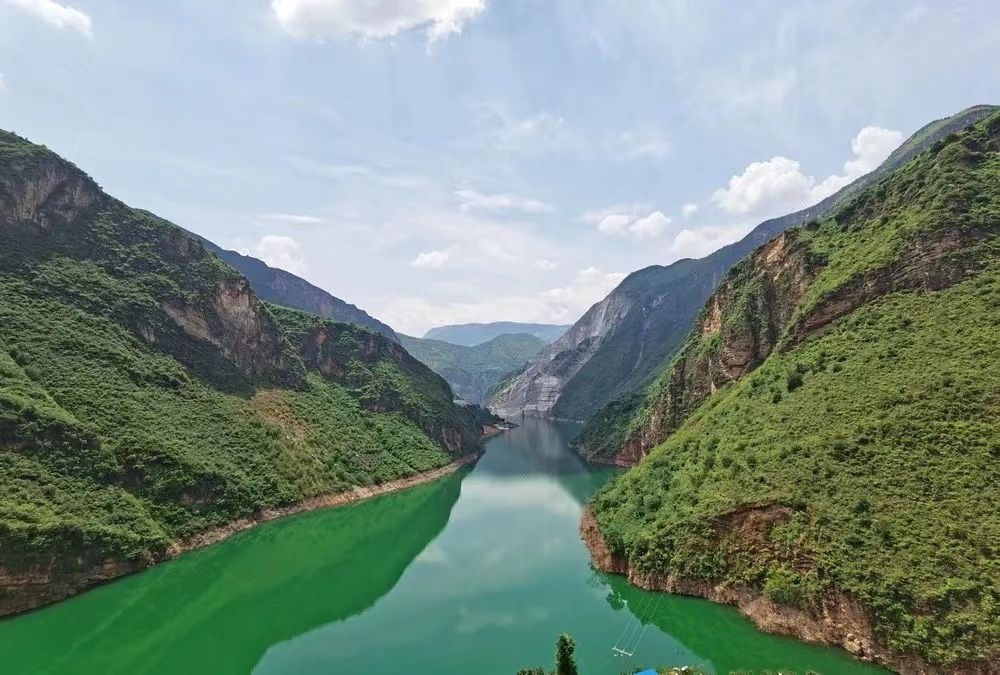 牛栏江红石岩堰塞湖光明电厂三台机组全部并网发电