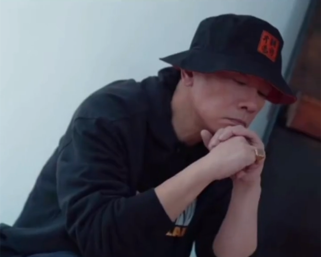 陈小春鸿星尔克20年后再聚首,邀约拍摄国风大片,时尚感再现荧幕